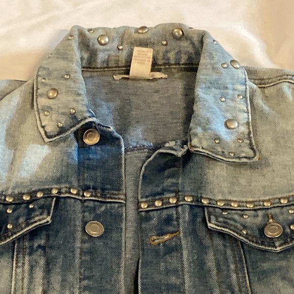 Forever 21 distressed blue jean jacket size S - Picture 5 of 13